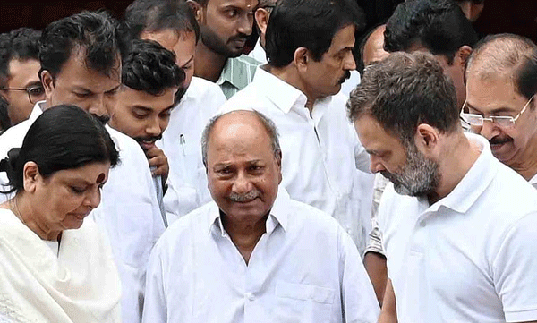 ആന്റണി വീണ്ടും സജീവ നേതൃത്വത്തില്‍; 17 അംഗ കോര്‍ കമ്മിറ്റിയുമായി കോണ്‍ഗ്രസ്