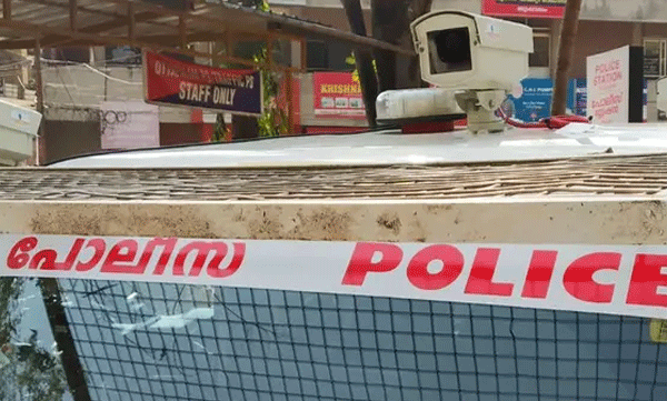  പലചരക്ക് കടയിൽ സാധനങ്ങൾ വാങ്ങാനത്തിയ 2 പെൺകുട്ടികളെ പീഡിപ്പിച്ച് 72കാരൻ; പ്രതിയെ വിധി കേൾക്കാൻ കോടതിയിലെത്തിച്ചത് ആംബുലൻസിൽ