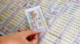 കടം വാങ്ങി ലോട്ടറിയെടുത്തു; പച്ചക്കറി വില്‍പ്പനക്കാരന് അടിച്ചത് 11 കോടിയുടെ ജാക്ക്‌പോട്ട്, ഒരു കോടി കൂട്ടുകാരനെന്ന് ഭാഗ്യവാന്‍