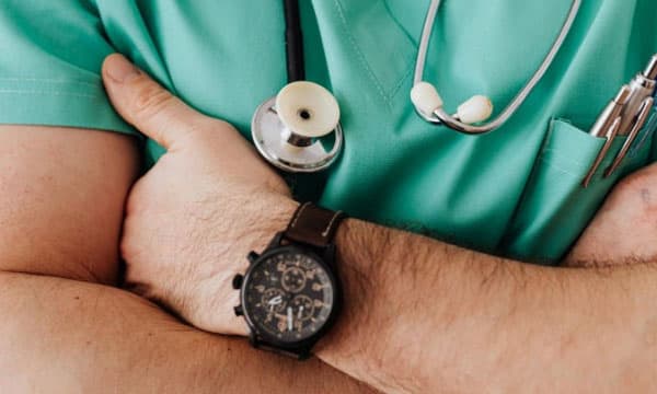 അമിതജോലിഭാരം, ചികിത്സിച്ചു മടുത്തു ; 10 രോഗികളെ നഴ്‌സ് കുത്തിവെച്ചു കൊന്നു ; ഇപ്പോള്‍ ജീവപര്യന്തം തടവ്