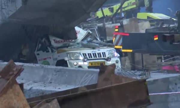 ഡ്രൈവര്‍ കൈ ഉയര്‍ത്തിക്കാട്ടി, ഒന്നും ചെയ്യാനാകാതെ മൂന്ന് മണിക്കൂര്‍ ; അപകടത്തില്‍ മരണം നോക്കി നില്‍ക്കേണ്ടി വന്നെന്ന് നാട്ടുകാര്‍