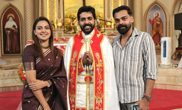 Anusree with her friend and brother (Image Source: Instagram)