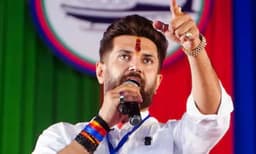 ബീഹാറില്‍ ചിരാഗ് പസ്വാന്‍ ഉപമുഖ്യമന്ത്രിയായേക്കുമോ? കണക്കൂകൂട്ടലുകളെ തെറ്റിച്ച് എല്‍ജെപിയുടെ മുന്നേറ്റം