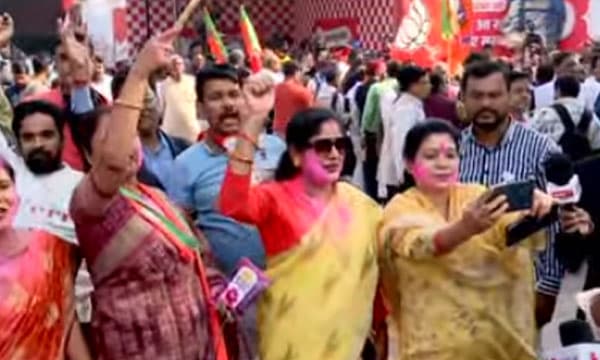 ബീഹാറില്‍ എന്‍ഡിഎ യുടെ പടയോട്ടം ; മഹാഗദ്ബന്ധന്‍ തകര്‍ന്നടിഞ്ഞു, കോണ്‍ഗ്രസിന് വലിയ തിരിച്ചടി