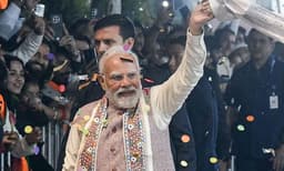 ബീഹാറിലെ ഒഴുക്ക് പോകുന്നത് ബംഗാളിലേക്കെന്ന് പ്രധാനമന്ത്രിയുടെ മുന്നറിയിപ്പ് ; രക്ഷയില്ലെന്ന് തൃണമൂല്‍  മറുപടി