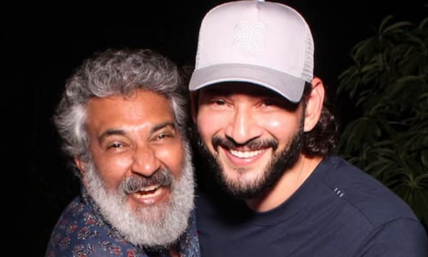 സിനിമ സെറ്റില്‍ മഹേഷ് ബാബു വന്നാല്‍ മൊബൈല്‍ തൊടില്ല, 8 മണിക്കൂര്‍ കഴിഞ്ഞു പോകുമ്പോഴാണ് ഫോണ്‍ നോക്കുന്നത്; രാജമൗലി 
