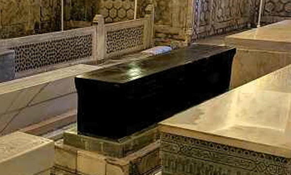 കല്ലറയ്ക്ക് മുകളില്‍ എഴുതിയ ലിഖിതങ്ങള്‍ കാര്യമാക്കാതെ ശവകൂടീരം തുറന്നു: പിന്നാലെ സംഭവിച്ചതോ അവിശ്വസനീയ  കാര്യങ്ങള്‍ 
