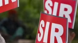 15നുള്ളില്‍ ഫോം വിതരണം പൂര്‍ത്തിയാക്കണമെന്ന് ബിഎല്‍ഒ മാര്‍ക്ക് കര്‍ശന നോട്ടീസ് നല്‍കിയിരുന്നു