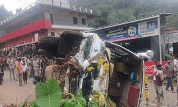 അയ്യപ്പ ഭക്തര് സഞ്ചരിച്ച ബസ് നിയന്ത്രണം വിട്ട് മറിഞ്ഞ് അപകടം; നിരവധി പേര്ക്ക് പരിക്ക്