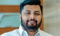 വോട്ടില്ലാത്തവര്‍ക്ക് വീട്ടില്‍ പോയി സ്ഥാനാര്‍ത്ഥിത്വം കൊടുക്കും ; ലാത്തിയടി വാങ്ങിയവരോടും ജയിലില്‍ കിടന്നവരോടും പുച്ഛം