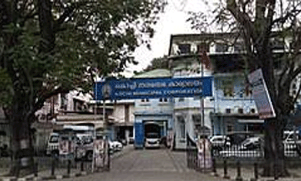 കൊച്ചി കോര്‍പറേഷനിൽ യുഡിഎഫിന് എതിരായി മുൻ ഡെപ്യൂട്ടി മേയറടക്കം പത്തോളം വിമ‍തര്‍ മത്സരത്തിന്