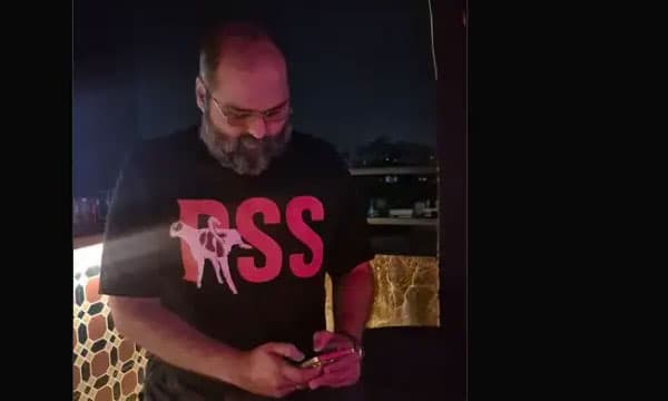 ആര്‍എസ്എസിനെ അധിക്ഷേപിക്കുന്ന ടീഷര്‍ട്ട് ; കൊമേഡിയാന്‍ കുനാല്‍ കമ്ര വീണ്ടും വിവാദത്തില്‍