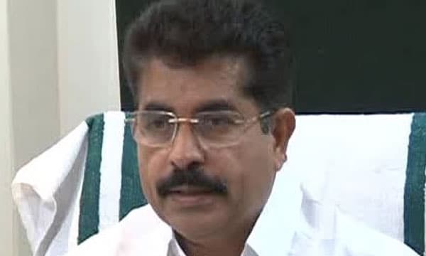 തെരഞ്ഞെടുപ്പ് അടുത്തുവരുമ്പോള്‍ എന്തെങ്കിലും ഉണ്ടാക്കിക്കൊണ്ടു വരും ; രാഹുലിന്റെ കേസ് സ്വര്‍ണ്ണക്കൊള്ള മറയ്ക്കാന്‍