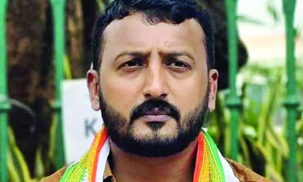 രാഹുല്‍ മാങ്കൂട്ടത്തിലിന്റെ വാഹനങ്ങള്‍ ഓഫീസിലും വീട്ടിലും ;  എംഎല്‍എ പാലക്കാട്ട് തന്നെയുണ്ടെന്ന് സംശയം