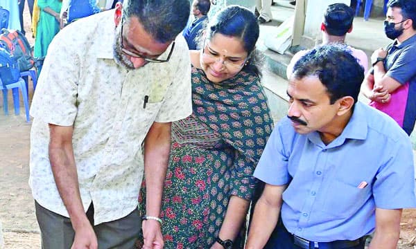 തൃശൂര്‍ മുതല്‍ കാസര്‍ഗോഡ് വരെ ഇന്ന് വിധിയെഴുതും ; രണ്ടാം ഘട്ട വോട്ടെടുപ്പ് തുടങ്ങി