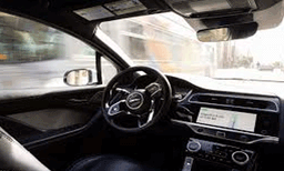 ഡ്രൈവറില്ലാതെ ഓടുന്ന കാറിൽ പ്രസവിച്ച് യുവതി, റോബോ ടാക്സിയിൽ തന്നെ ആശുപത്രിയിലേക്ക്