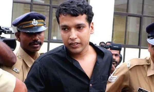 പൊട്ടിക്കരഞ്ഞ് മാര്‍ട്ടിന്‍ ആന്‍റണി, നിര്‍വ്വികാരതയോടെ പള്‍സര്‍ സുനി ; കോടതിയില്‍ അരങ്ങേറിയത് നാടകീയ രംഗങ്ങള്‍
