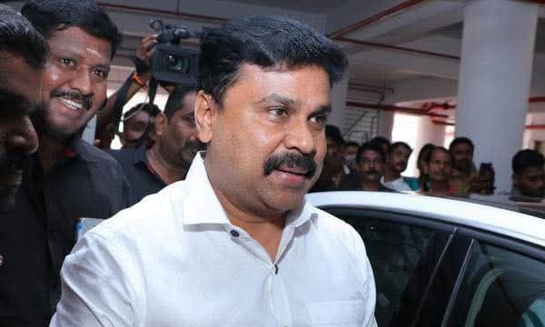  കുറ്റവിമുക്തനായതിന് പിന്നാലെ  തന്റെ പാസ്‌പോര്‍ട്ട് ആവശ്യപ്പെട്ട് നടന്‍ ദിലീപ് ; എതിര്‍ത്ത് പ്രോസിക്യുഷന്‍