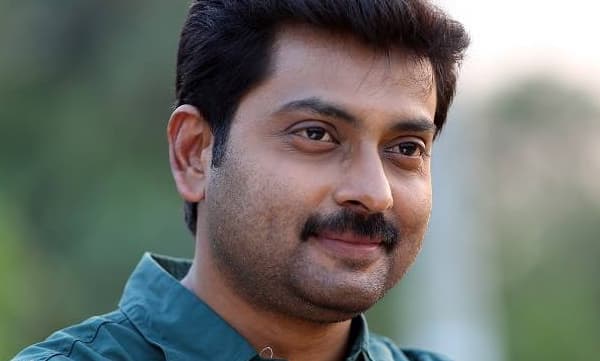 ഫോര്‍ ദ പീപ്പിളില്‍ കാസ്റ്റ് ചെയ്തത് നാല് പേരില്‍ ഒരാളായി; അല്ലെന്ന് അറിഞ്ഞപ്പോള്‍ വിഷമിച്ച് പെട്ടിയെടുത്തു; നരെയ്ന്‍
