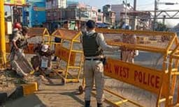 മണിപ്പൂരില്‍ വീണ്ടും കലാപം ; അജ്ഞാതരായ സായുധരായ അക്രമികളും സുരക്ഷാസേനയും സംഘര്‍ഷം