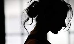 പരാതിപ്പെട്ടത് എന്റെ തെറ്റ് ,അന്നേ ആത്മഹത്യ ചെയ്യണമായിരുന്നു, നിങ്ങളുടെ വീട്ടിലുളളവര്‍ക്ക് ഈ അവസ്ഥ വരാതിരിക്കട്ടെ ;വൈകാരിക കുറിപ്പുമായി  അതിജീവിത 

