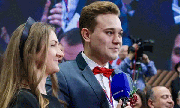 പുടിന്റെ പത്രസമ്മേളനത്തിനിടെ വിവാഹഭ്യര്‍ത്ഥന നടത്തി റിപ്പോര്‍ട്ടര്‍: യെസ് പറഞ്ഞ് യുവതി
