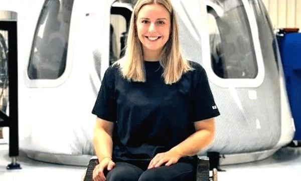 വീല്‍ചെറയറില്‍ ബഹിരാകാശത്തേക്ക്: ചരിത്രം നേട്ടം സ്വന്തമാക്കാന്‍ ഒരുങ്ങി മിക്കേല
