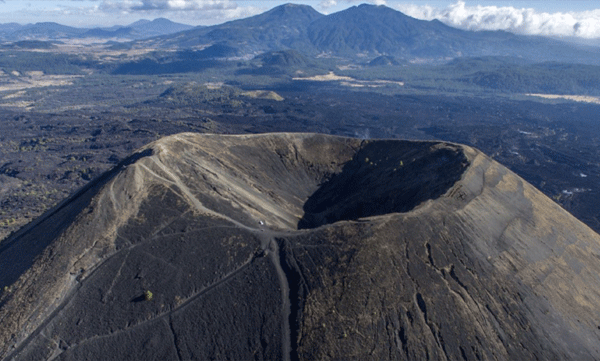ചോളപ്പാടത്ത് പെട്ടന്നൊരിക്കല്‍ പ്രത്യക്ഷപ്പെട്ടവന്‍, അഗ്നിപര്‍വ്വതങ്ങളിലെ ഏറ്റവും കുഞ്ഞന്‍: ശാസ്ത്രലോകത്തിന് ഇന്നും അത്ഭുതമായി പരീക്കുട്ടിന്‍ 
