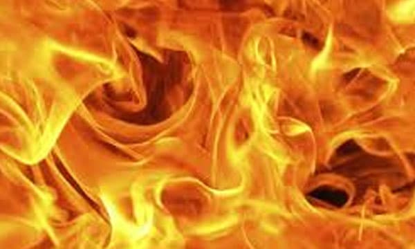 കൊച്ചി ബ്രോഡ്വേയില്‍ വന്‍ തീപിടുത്തം; കത്തിനശിച്ചത് പന്ത്രണ്ടോളം കടകള്‍