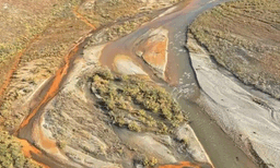 അലാസ്‌കയിലെ നദികള്‍ക്ക് എന്ത് സംഭവിച്ചു, നിറംമാറുന്നത് ശാസ്ത്ര ലോകത്തെ ആശങ്കയിലാക്കുന്നു
