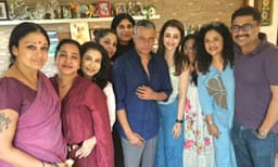 ലിസിയുടെ പിറന്നാള്‍ ആഘോഷമാക്കി സുഹൃത്തുക്കള്‍; ചിത്രങ്ങള്‍
