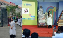 ‘‘കേരള നിയമസഭയിലൂടെ ആത്മവിശ്വാസത്തോടെ, തല ഉയർത്തിപ്പിടിച്ച് നടന്നു; ഇവിടേക്ക് ക്ഷണിക്കപ്പെട്ടതില്‍ ഞാനെന്ന സ്ത്രീക്ക് അഭിമാനം...’’ കുറിപ്പുമായി മീനാക്ഷി അനൂപ്