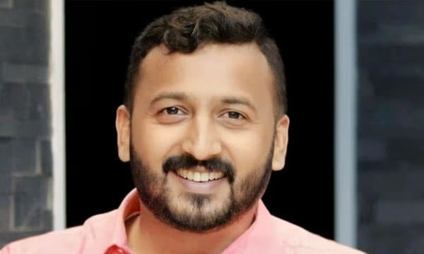 രാഹുലിനെ അയോഗ്യനാക്കാന് സ്പീക്കര്ക്ക് പരാതി ; പരോശോധിക്കാന് ലെജിസ്ലെറ്റര് സെക്രട്ടറിയേറ്റിനു കൈ മാറി