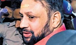 തന്ത്രിക്ക് ശബരിമല സ്വര്‍ണക്കൊള്ളയില്‍ നേരിട്ട് പങ്ക് ; കണ്ഠരര് രാജീവരെ എസ്‌ഐടി ചോദ്യം ചെയ്തു