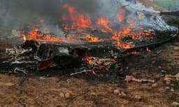 വന്‍ തീപിടുത്തം, പൊട്ടിത്തെറിയില്‍ വിമാനം പിളര്‍ന്നു: സംഭവസ്ഥലത്ത് നിന്നും മൂന്ന് മൃതദേഹങ്ങള്‍ കണ്ടെത്തി         