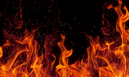 കുടുംബകലഹത്തെ തുടര്‍ന്ന് രണ്ടാനച്ഛന്‍ വീടിന് തീയിട്ടു ; കഴുക്കോലില്‍ തൂങ്ങി മകന്‍ അനുജത്തിയെ രക്ഷപ്പെടുത്തി