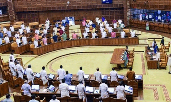 ശബരിമല സ്വര്‍ണ്ണക്കൊള്ളയില്‍ പ്രതിപക്ഷ പ്രതിഷേധം ; സ്പീക്കറുടെ ഡയസിലേക്ക് ഇടിച്ചുകയറാന്‍ ശ്രമം