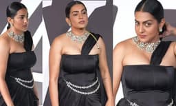 കറുപ്പ് ഗൗണില്‍ ഗ്ലാമറസ് ലുക്കില്‍ പാര്‍വതി തിരുവോത്ത്‌
