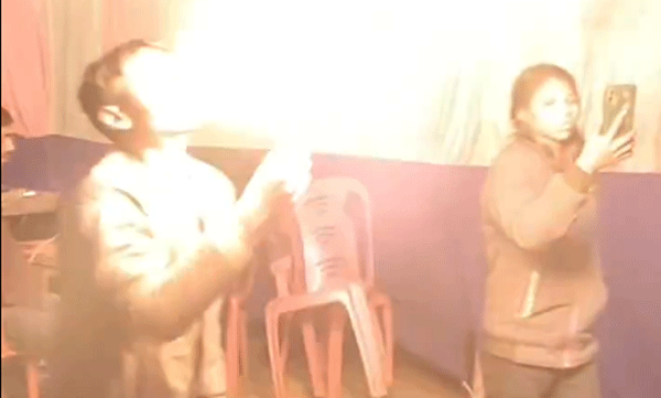 വായില്‍ മണ്ണെണ്ണ ഒഴിച്ച് കൗമാരക്കാരന്റെ അഭ്യാസ പ്രകടനം, ഒടുവില്‍ തീ ആളികത്തി ഗുരുതര പൊള്ളല്‍
