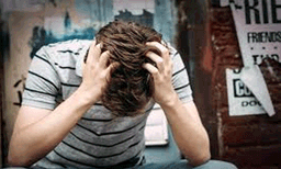 കാമുകിക്കൊപ്പമുള്ള സ്വകാര്യ ദൃശ്യങ്ങൾ പ്രചരിച്ചതായി പരാതി ; യുവാവ് ജീവനൊടുക്കി