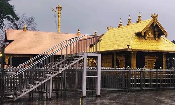 കുംഭമാസ പൂജകള്‍ക്കായി ശബരിമല നട തുറന്നു