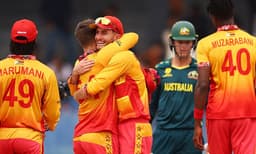 ടി20 ലോകകപ്പില്‍ സിംബാബ്‌വേയുടെ കുതിപ്പ് ; ഓസ്‌ട്രേലിയയെ എറിഞ്ഞു തകര്‍ത്തു