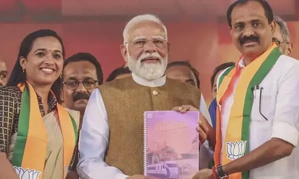 മേയര്‍ കേരളത്തിലേക്ക് തിരിച്ചു ;  കേരള ബിജെപി ജനപ്രതിനിധിസംഘം വിവിധ നഗരസഭകളിലേക്ക് 