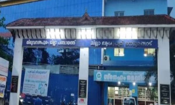 സിസേറിയനിടെ കുഞ്ഞ് മരിച്ച സംഭവം ; ഡോക്ടറോട് അവധിയില് പോകാന് നിര്ദേശം