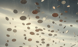 റഷ്യയില്‍ നാണയമഴ, നഗരങ്ങളെ മൂടി ആയിരകണക്കിന് നാണയങ്ങള്‍: ലോകം കണ്ട വിചിത്ര മഴപ്രതിഭാസങ്ങള്‍ക്ക് പിന്നില്‍ എന്ത്? 
