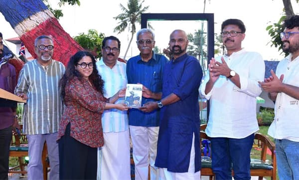 എ ചന്ദ്രശേഖന്റെ ചലച്ചിത്രപഠനഗ്രന്ഥം ‘പോസ്റ്റ് ട്രൂത്ത് സിനിമ’ പ്രകാശനം ചെയ്തു