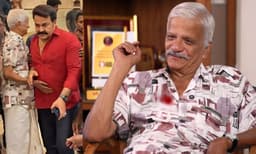 ‘സ്റ്റെപ്പ് ഇറങ്ങാൻ ലാല്‍ സഹായിക്കുകയാണ് ചെയ്തത്; അത് കൈവച്ച് തള്ളുന്നതാക്കി; ഞങ്ങള്‍ക്കിടയില്‍ ഒരു മൺതരിയുടെ അത്ര പോലും അഭിപ്രായവ്യത്യാസമുണ്ടായിട്ടില്ല...’ എസ്. എന്‍.സ്വാമി ​