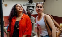 പേളിക്കൊപ്പം കൊച്ചിയില്‍ ചുറ്റിക്കറങ്ങി ബോളിവുഡ് താരം സന്യ മല്‍ഹോത്ര; ചിത്രങ്ങള്‍
