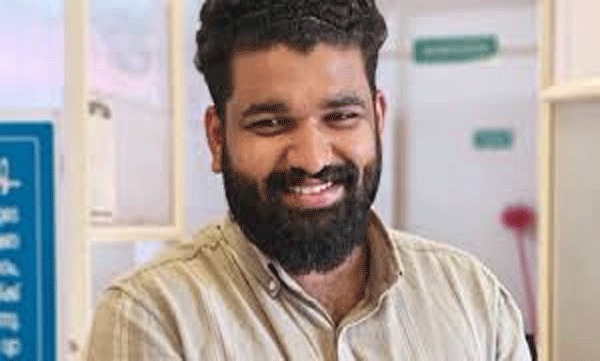 തൊണ്ടയില്‍ മാങ്ങയണ്ടി കുടുങ്ങിയ  5 വയസുകാരന് രക്ഷകനായി ഡോക്ടർ