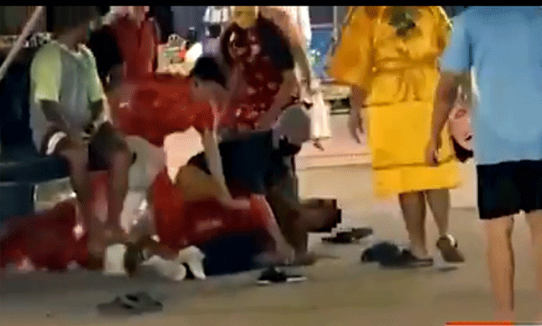 അപാര ബുദ്ധി തന്നെ! മോഷണക്കേസ് പ്രതിയെ പിടിക്കാന്‍ സിംഹത്തിന്റെ വേഷംകെട്ടി തായ് പോലീസ്, കയ്യടിച്ച് സോഷ്യല്‍ മീഡിയ
